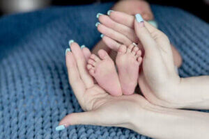 Vad du bör undvika när du hälsar på en nyfödd baby