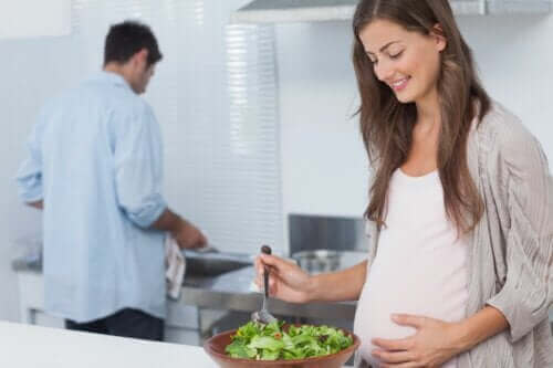 Vikten av att äta gröna bladgrönsaker under graviditeten