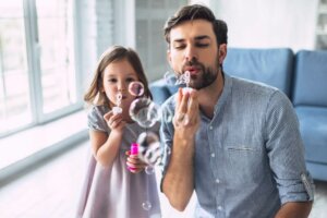 4 aktiviteter med vatten ni kan göra inomhus