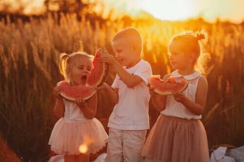 Återfuktande kost för barn under sommaren