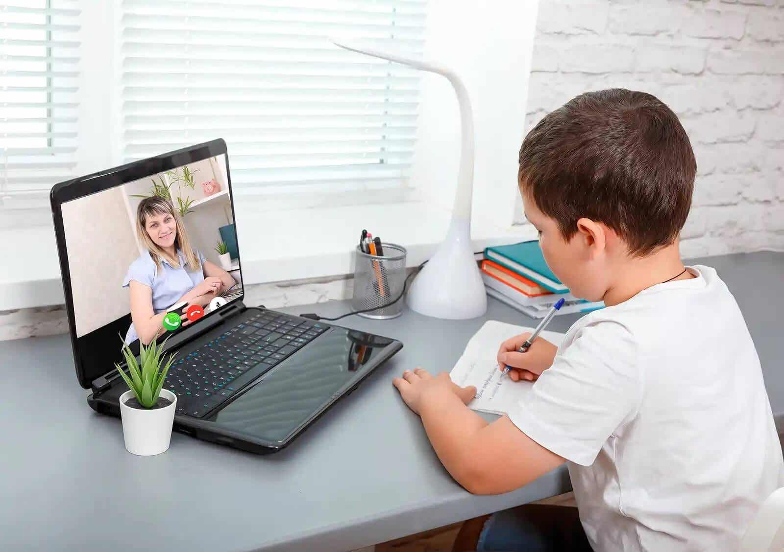 Det kan vara svårt att koncentrera sig på skolan hemma