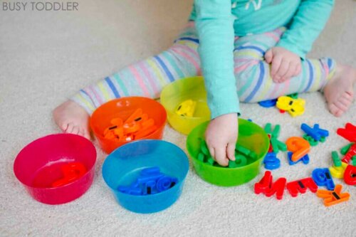 Montessorispel för barn från 0 till 3 år