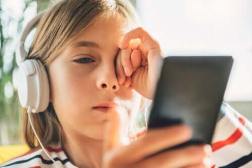 3 tips för att hantera digital stress hos barn och tonåringar