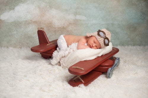 Vid vilken ålder kan en bebis resa med flyg?