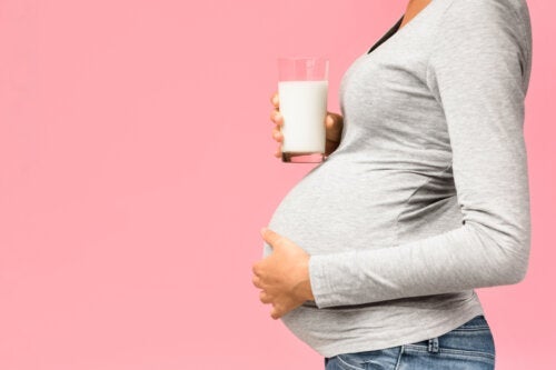 Varför bör gravida kvinnor dricka mjölk?