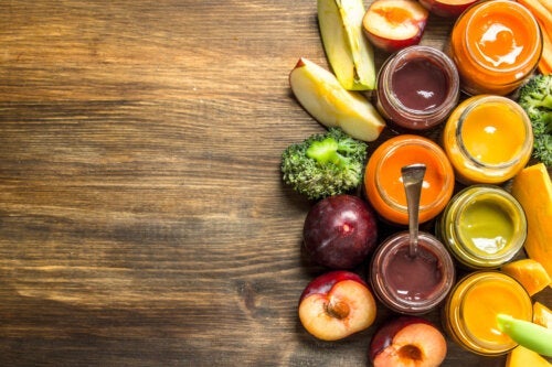 Fruktpuré för bebisar med förstoppning