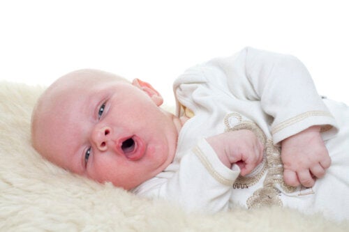 Hur kan man lindra torrhosta hos spädbarn?