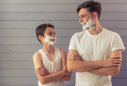 Hur man lär en tonåring att raka sig