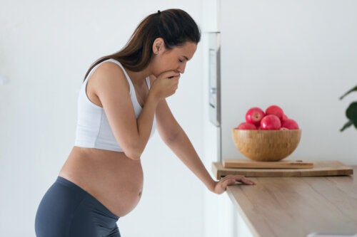 Vad ska man äta för att bekämpa illamående och kräkningar under graviditeten?