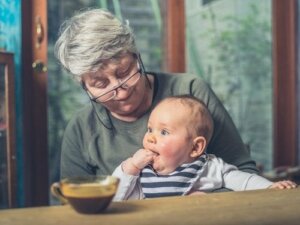 De nya känslorna i att bli en farmor eller mormor för första gången