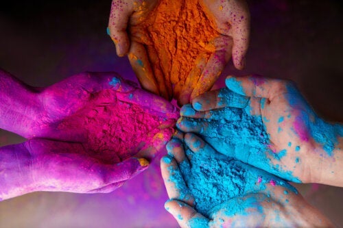 Hur man kan ta bort färgämnen från sina barns händer