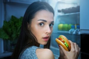 Emotionell hunger hos ungdomar: Hur identifierar man den och vad kan man göra?