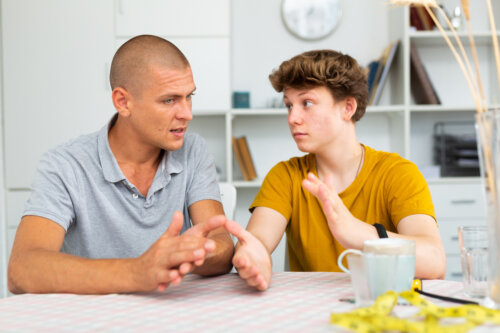 Hur man hanterar kritik från tonårsbarn