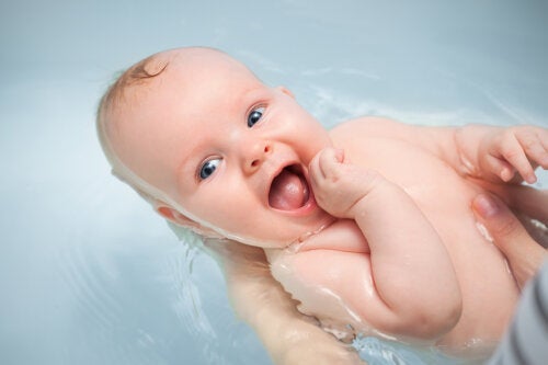 10 nycklar till att bada ditt barn på vintern
