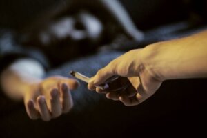 Hur man hjälper ett barn som röker marijuana