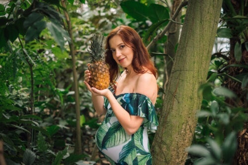Är det bra att äta ananas under graviditeten?