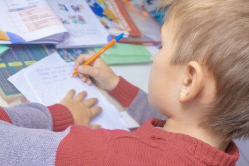 11 fördelar barn får av att skriva för hand