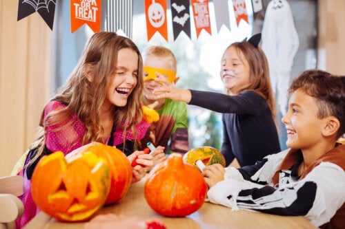 11 roliga Halloweenlekar för barn