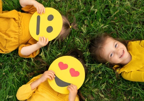 6 enkla tekniker för att hjälpa barn att uttrycka sina känslor
