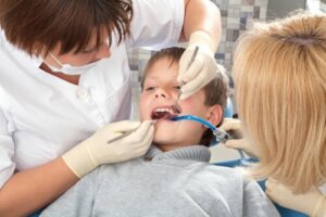 Bakterieplack och tandsten hos barn
