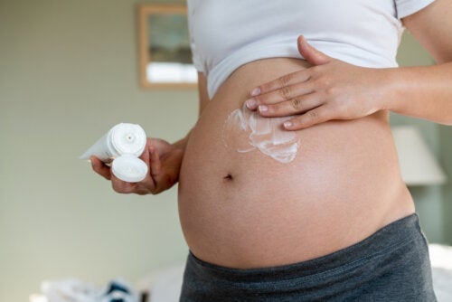 10 förbjudna hudvårdsingredienser under graviditeten
