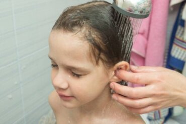 10 knep för att lära barn att rengöra sina öron