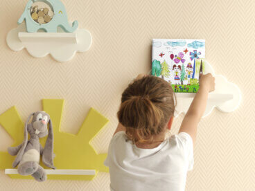 Förvandla barnens konst till dukar för att dekorera deras rum